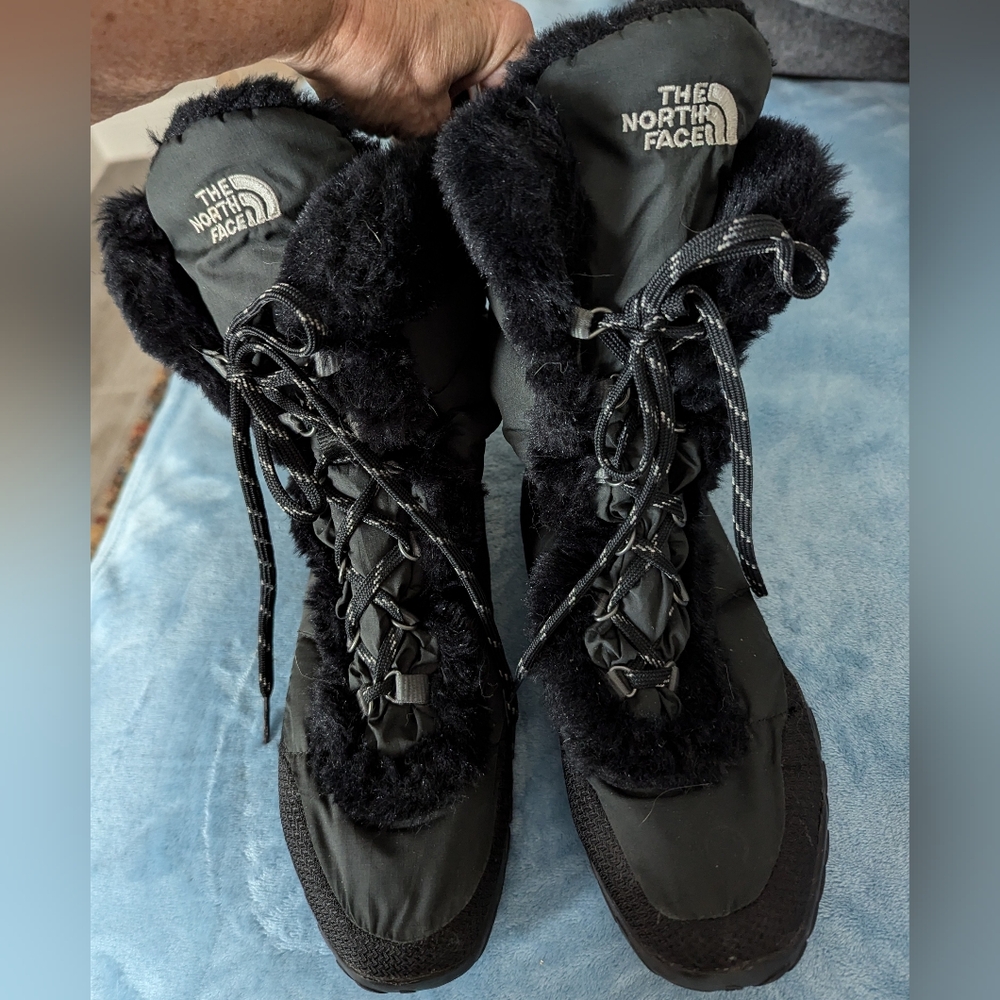 The North Face Ladies Down Boots Size 7 Black